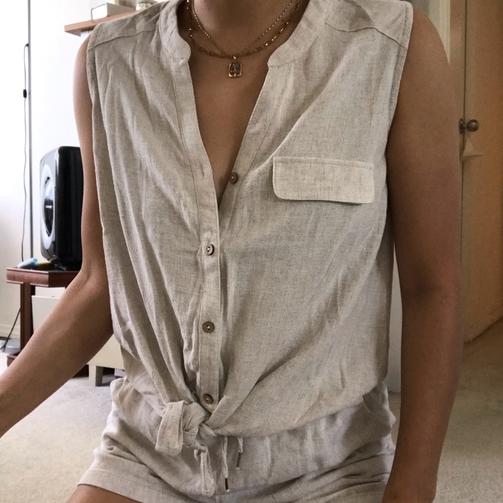 OATMEAL LINEN BUTTON DOWN SLEEVELESS TOP